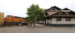 BNSF 8147 slipping past Vancouver Amtrak Station